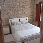 Nyaraló Casa De Piedra Centrica. *